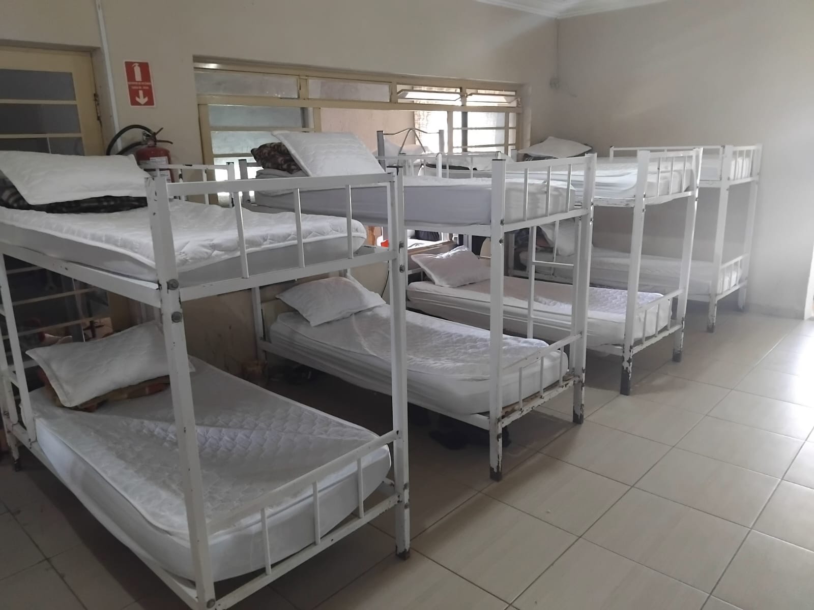 Quarto com beliches da Unidade 1, em Americana