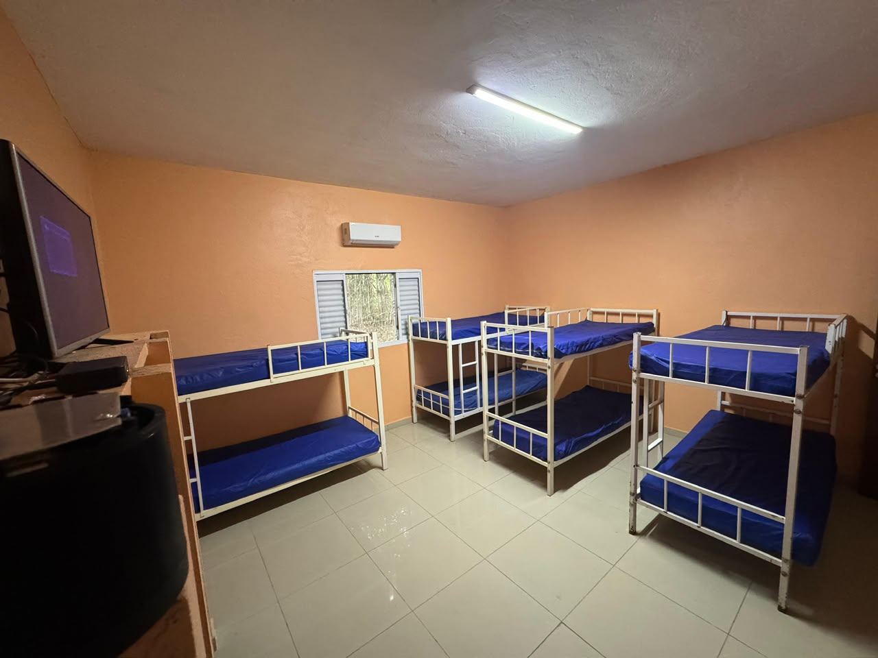 Quarto com beliches da Unidade 3, em Limeira